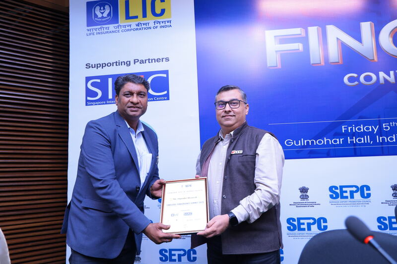 Dipender Bhamrah receiving a framed certificate of appreciation at the Finolegal Convergence Summit 2025